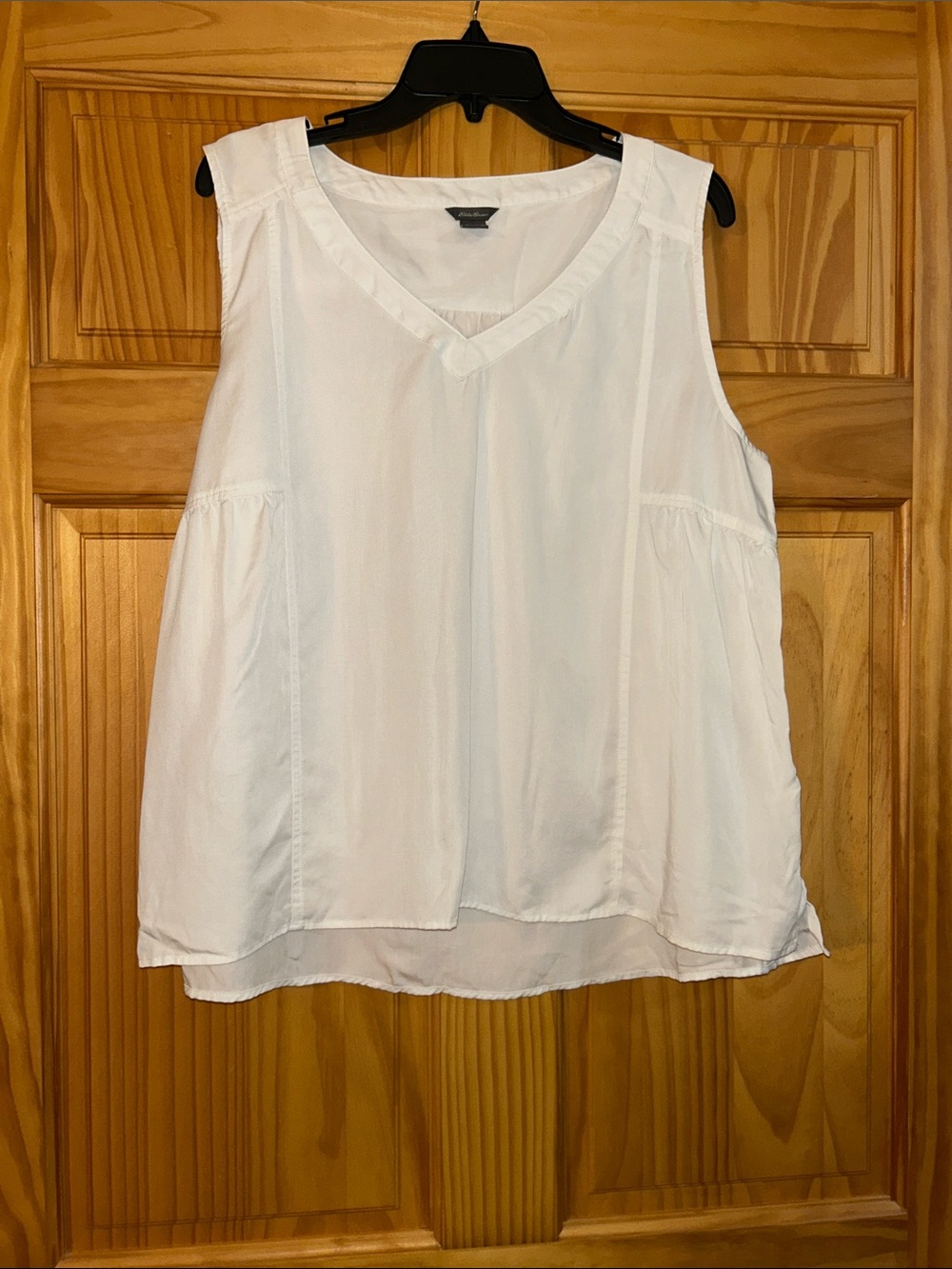 Eddie Bauer White V-Neck Sleeveless Camisole